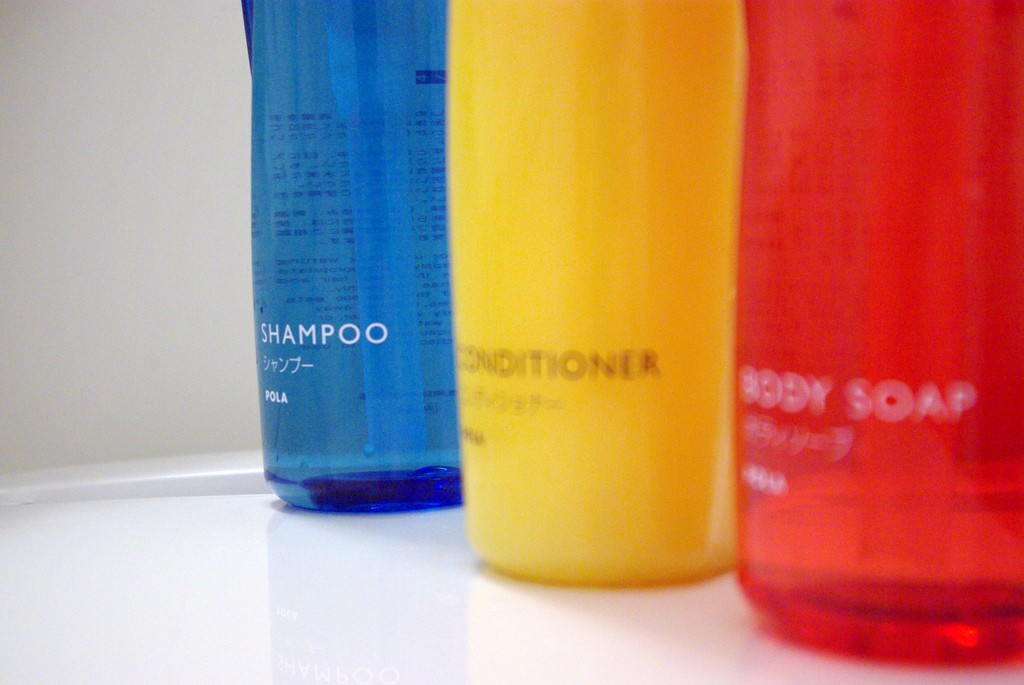 castor oil shampoo and conditioner bottles