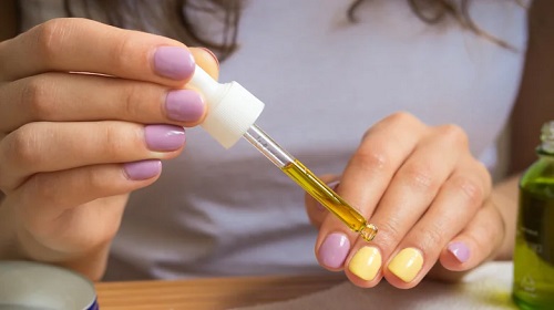 6 DIY Cuticle Oil Recipes for Strong Nails 1
