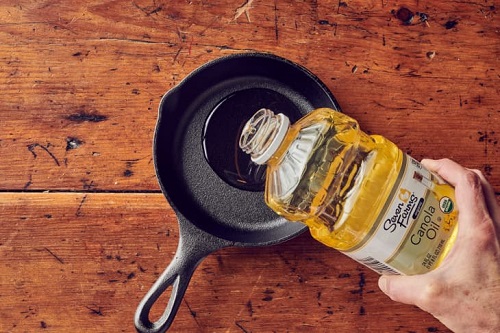 Seasoning Cast Iron with Canola Oil | Benefits and Usage 2