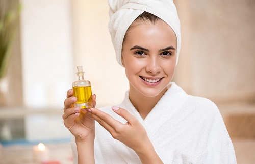 Castor Oil for Acne Scars | Benefits and Usage 1
