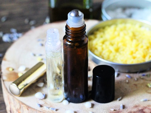 5 Homemade DIY Castor Oil Lip Balm Recipes 5