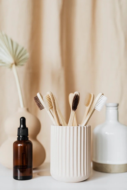 Can You Brush Your Teeth with Castor Oil? 1