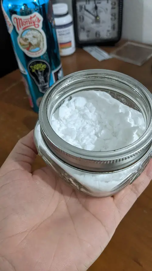 mix baking soda with essential oils