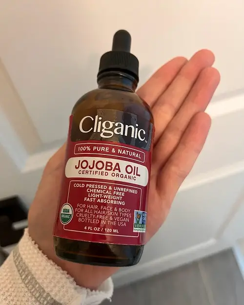 Why Everyone Is Putting Jojoba Oil Under Their Makeup 1