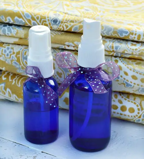 How to make a DIY all-natural essential oil air freshener 2