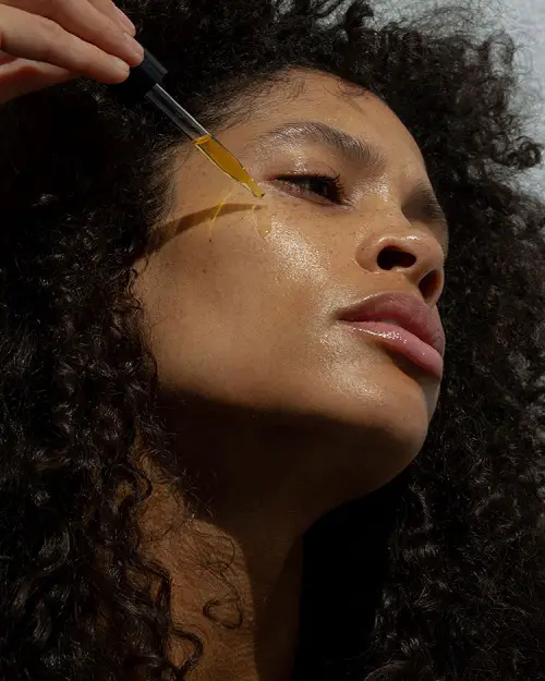 Why Everyone Is Putting Jojoba Oil Under Their Makeup 2