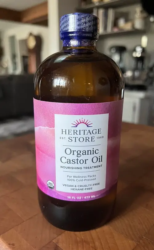 2-Minute Castor Oil Trick That Can Save Your Hairline