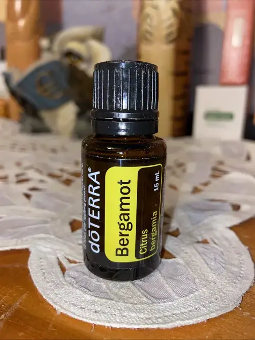 Essential Oils That Help You Sleep Better—Tried and Tested Remedies 3