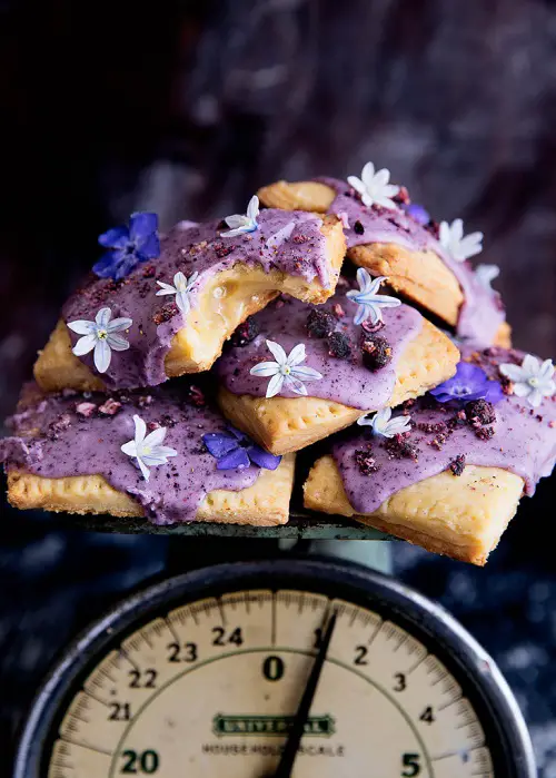 Stunning Edible Flower Recipes to Brighten Your Winter Table 3