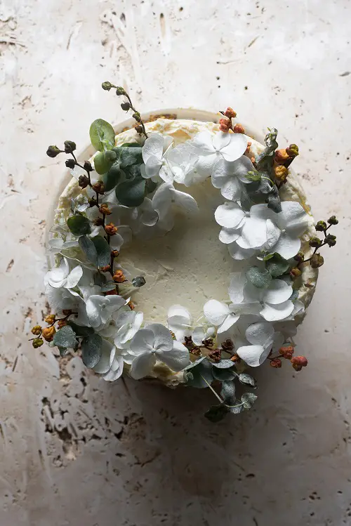 Stunning Edible Flower Recipes to Brighten Your Winter Table 2