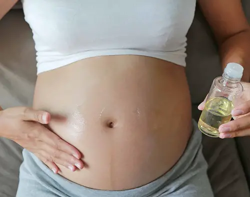 Essential Oils Recipe to Fade Stretch Marks and Scar
