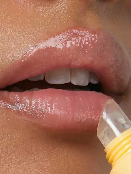How To Apply Lipstick Perfectly 2