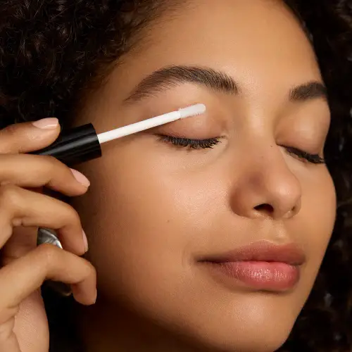 Glossy Eye Makeup Guide: How to Get the Wet-Lid Look Without Creasing 2