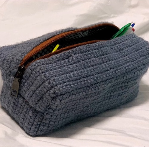 DIY toiletry pouches for makeup and oils 3